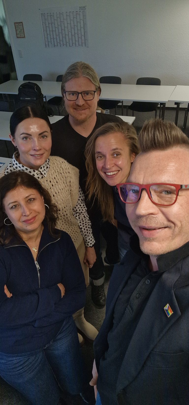 Arbeitstreffen auf Einladung vom Kommunalen Integrationszentrum zur Integreat-App für Remscheid. Auch auf dem Selfie: Christoph Sykulski, Nicole Bühlbecker, Sascha von Gerishem. Foto: Sascha von Gerishem