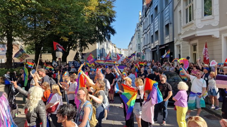Satansbanner beim CSD Remscheid?